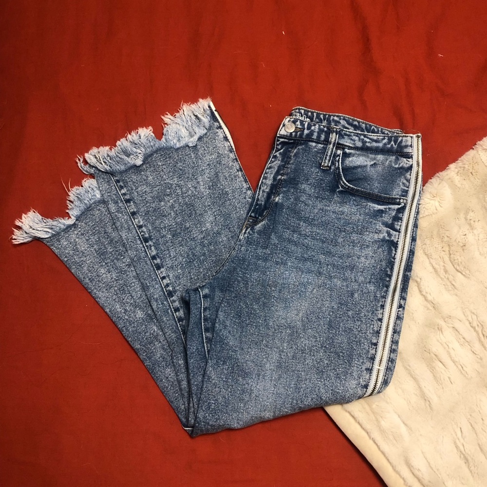 Distressed Zip-Up Jeans